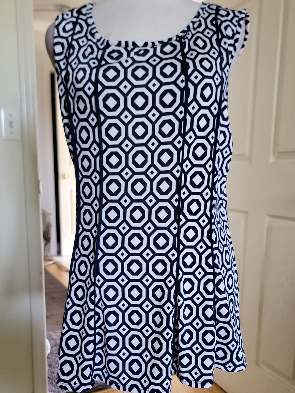 Maria Gabrielle Black & White Geometric A-Line Women's Top